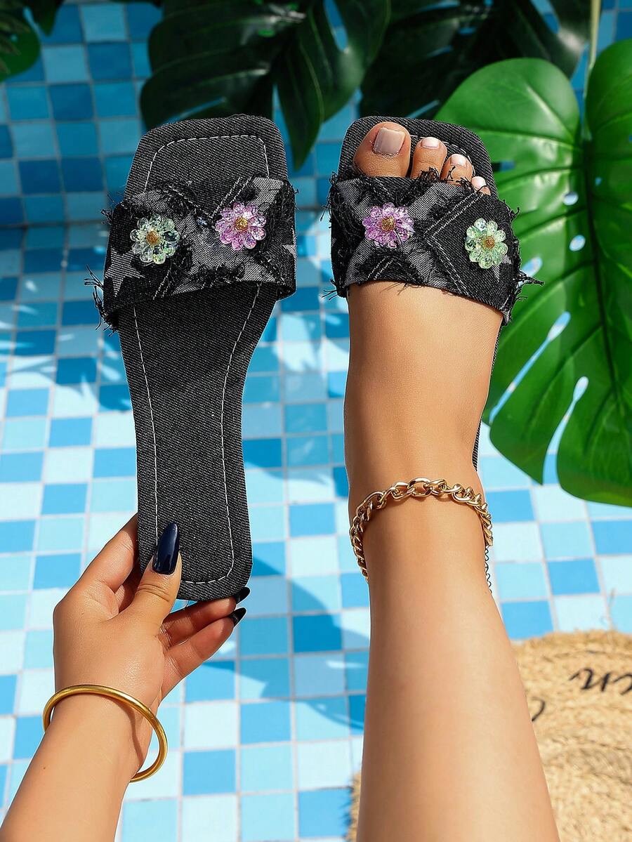 Women's Fashion Denim Flat Slide Sandals, Square Toe Design, Rhinestone Flower & Fringe Decor, Casual Beach Slippers For Summer, Sparkling Floral Rhinestone Decor, Tassel Trim, Summer Casual Flip Flops For Women - Hitam - View 1