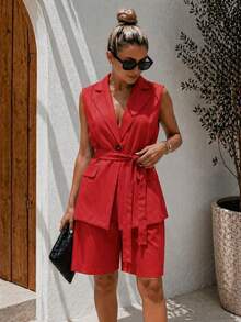 ADD MODA, REF: H972   Conjunto feminino, terno de duas peças, blusa sem mangas com cinto, shorts cintura alta, sofisticação, estilo moderno, peça versátil, visual elegante, look para qualquer ocasião, alfaiataria casual, design atual, cores vibrantes, acabamento de alta qualidade, moda sofisticada, item essencial, estilo único, frescor primavera-verão, coleção estilosa. - Vermelho - Visão 3