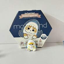 1件 Mofusand 鲨鱼猫，一只可爱的宠物，穿着鲨鱼皮大衣，伪装成猫咪，与虾和虾形摆件玩耍，是送给家人和朋友的完美节日礼物（款式随机） - 彩色 - 查看 3