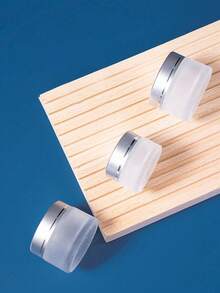 1 hũ đựng kem bằng thủy tinh mờ có nắp bạc, hộp đựng mỹ phẩm bằng thủy tinh có nắp và lớp lót, có thể tái sử dụng, thích hợp đựng kem dưỡng da, kem nền dạng lỏng, kem dưỡng mặt, phấn mắt, son môi, v.v. Thích hợp để đựng kem dưỡng da du lịch, son môi, sản phẩm chăm sóc da, mỹ phẩm và tinh dầu thơm, món quà thiết thực, quà tặng cho phái nữ. - Nhiều màu - Xem 4