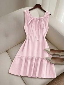 CURVE Vestido mini de mujer talla grande con textura de unicolor, sin mangas, espalda descubierta, lazo, línea A y volantes en el bajo, casual y versátil para el verano - Rosa - Ver 1