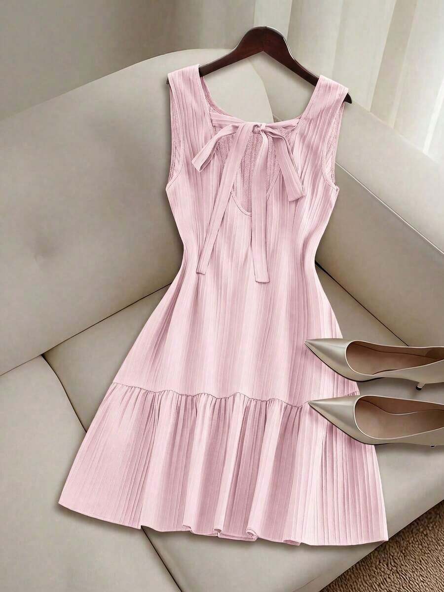CURVE Vestido mini de mujer talla grande con textura de unicolor, sin mangas, espalda descubierta, lazo, línea A y volantes en el bajo, casual y versátil para el verano - Rosa - Ver 1