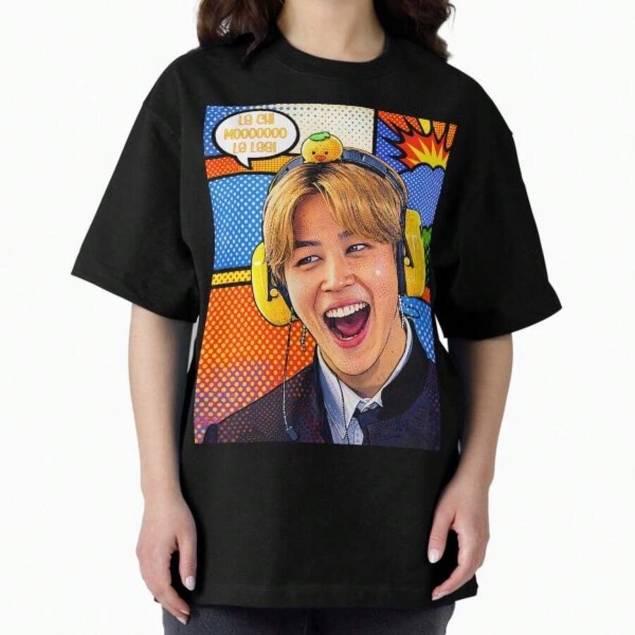 Svart T-shirt med tryck i koreansk stil. Tyget är mjukt och hudvänligt, andningsbart och svettabsorberande, vilket gör den bekväm att bära under vår och sommar. Det är ett idealiskt val för vardagsbruk, en moderiktig och praktisk sommartopp. - Svart - Visa 1