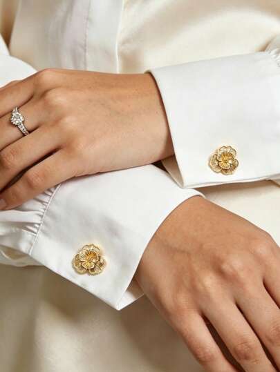 2pcs Fashionable Simple And Luxurious Metal Hollow Double-Layer Clover Cufflinks, Women's Brooch Button Cover, Fashionable And High-End Brooch, Turtle Buckle, Cinch Clip, Tie Clip, Women's Accessories, Women's Party Light Luxury Show Temperament Clothing Cuff Cover, Suitable For Daily Use, Friend Gift, Lover Gift, Family Gift