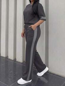 Conjunto de 2 piezas para mujer de primavera/verano, top de manga corta de cuello redondo y contraste de color casual y versátil, y pantalones rectos de cintura alta con cordón - Gris oscuro + gris - Ver 4