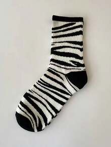 Women's Black & White Cow, Zebra & Leopard Print Mid-calf Socks, All Seasons Fashionable College Style Cute Soft Girl Socks - Black and White - View 3