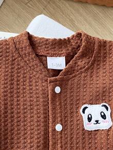 Áo liền quần tay ngắn cổ tròn cổ điển cho bé trai, chất liệu vải jacquard, họa tiết hoạt hình dễ thương, thiết kế cài nút. - Màu Khaki - Xem 3