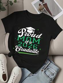 Women's Fashionable T-Shirt Proud Mom Of A 2026 Graduate Graduation Cap Green Stars Design For Mother Of Graduate Celebration Party - 黑色 - 查看 4