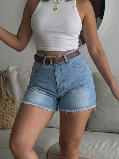 Quần short denim nữ kiểu dáng thường ngày, có túi và gấu quần rách, đa năng cho trang phục mùa hè.