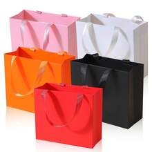5种颜色的高品质礼品袋，纸袋配缎带手柄，适用于情人节、婚礼、生日、圣诞节、周年纪念日和商务场合（大号、中号和小号） - 彩色 - 查看 19