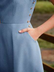 Vestido midi de mujer de estilo retro, con escote cuadrado y tirantes.Detalles de botones dorados en el costado, corte entallado y falda amplia.Ideal para el verano, vacaciones en la playa y looks románticos. - lago azul - Ver 2