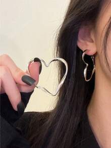 1 Pair Fashion Heart Hoop Earrings, Classic Elegant Twisted Earrings, Suitable For Women's Casual Daily Wear - Style B, Heart, Silver - View 4