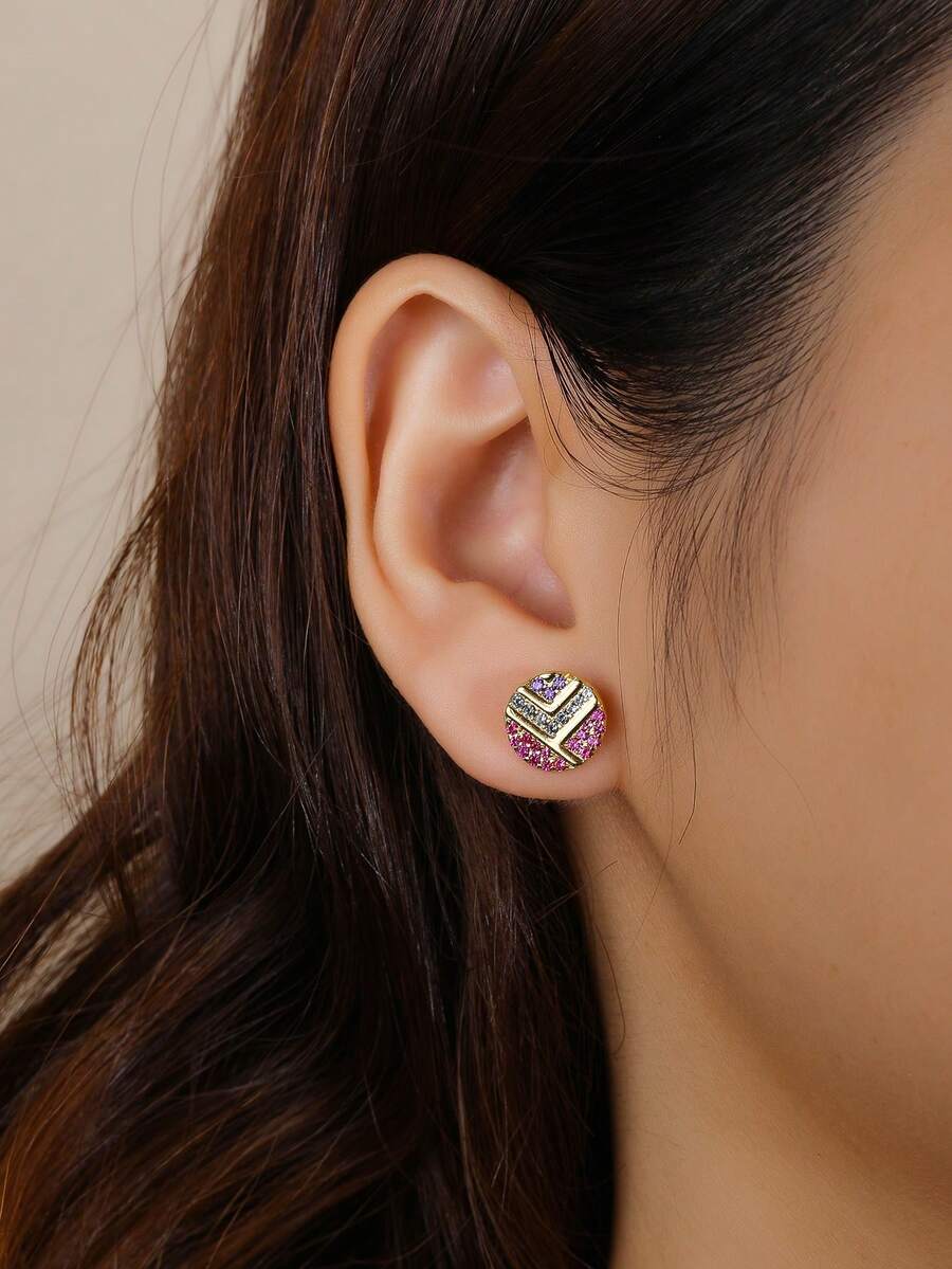1 Pair Gold & Pink Purple Zirconia Ombre Arrow Earrings, V-Shaped Colorblock Round Luxury Earrings, Versatile For Work, Dating, Everyday Wear, Flattering For Face - Earrings - View 1