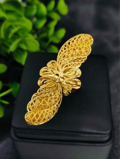 1 Stück modischer goldplattierter Kupfer-Hohlblumen-Ring für Damen, geeignet für den Zeigefinger, für Europa und Amerika, den Nahen Osten, Dubai, Braut, Hochzeit, Bankett, Date, Valentinstag, Muttertag, Feiertags-Geschenk, Accessoire