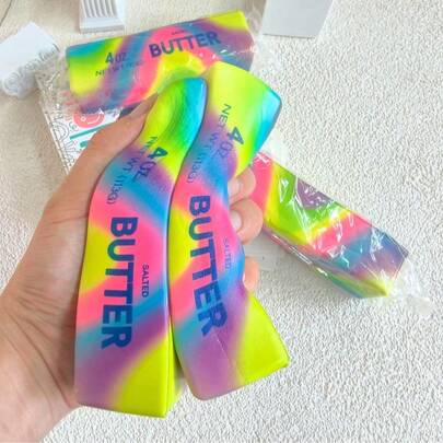 1个软绵绵的奶油面包挤压玩具（彩色），柔软感官玩具 - 有趣的解压玩具，可缓解压力并提高注意力，适合作为生日礼物、嘉年华圣诞袜礼物、母亲节礼物，柔软慢回弹逼真黄油挤压玩具
