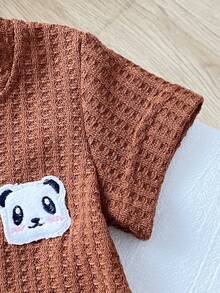Áo liền quần tay ngắn cổ tròn cổ điển cho bé trai, chất liệu vải jacquard, họa tiết hoạt hình dễ thương, thiết kế cài nút. - Màu Khaki - Xem 5
