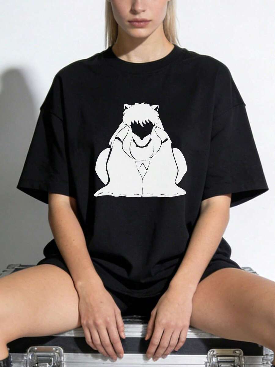 Camiseta de manga corta con cuello redondo suave y casual de verano para mujer, estampado clásico con silueta de personaje de anime minimalista en blanco y negro. Blanco. - Negro - Ver 1