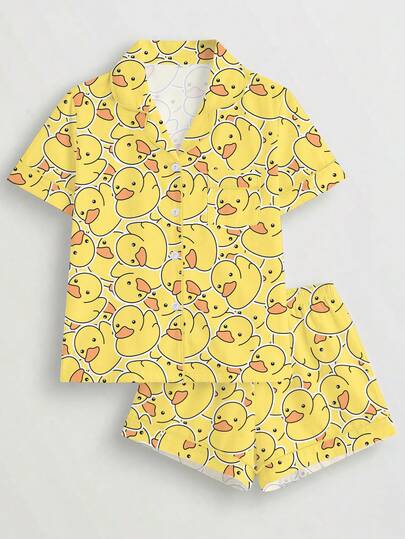Conjunto de 2 piezas de pijama para mujer de talla grande con estampado de pato lindo sobre base amarilla, que incluye top con botones y cuello, y shorts elásticos relajados. Atuendo hermoso y de moda para uso diario, pijama para fiestas y ropa cómoda para el hogar y el aire libre.