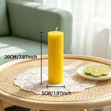 1 cây nến trụ sọc vàng tươi "Dopamine Style". Kích thước: Đường kính 1,96 inch; Chiều cao 1,96-7,87 inch. Lý tưởng để trang trí bàn ăn, cây nến thơm này hoàn hảo để tạo không khí mùa hè, tổ chức tiệc sinh nhật, trang trí bàn ngoài trời hoặc làm quà tặng mùa hè đáng yêu. - Sáp trụ - Xem 14