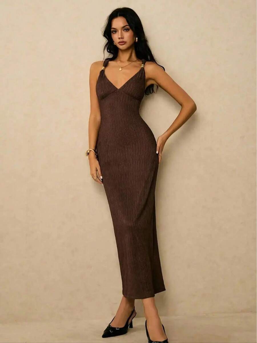 Vestido Largo Elegante para Mujer con Decoración Metálica y Diseño Ajustado a la Cintura - Chocolate - Ver 1