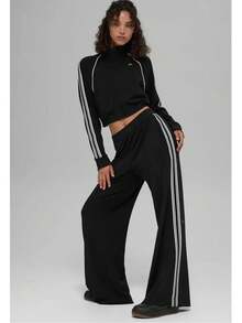 Alo Yoga Track Star Full Zip Jacket | Vintage-Inspired Athletic Silhouette | High-Performance Tech Fabric | Sleek Studio-To-Street Layering | Luxury Sportswear Essential - 黑色 - 查看 3