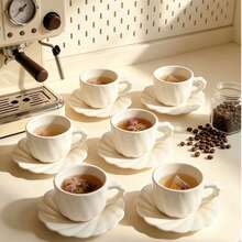 Bộ 6 tách và đĩa cà phê kiểu INS màu trắng tinh khiết, họa tiết dập nổi, thích hợp cho espresso, latte, trà chiều, bao gồm tách và đĩa, tách trà, tách trà sáng tạo, bộ tách thủy tinh kèm khay, tách cà phê, tách thủy tinh dùng trong nhà hàng và gia đình, tách trà, quà tặng độc đáo, quà tặng màu hồng, quà tặng cho nữ, quà tặng ngày lễ, quà tặng tuyệt vời. - Nhiều màu - Xem 2