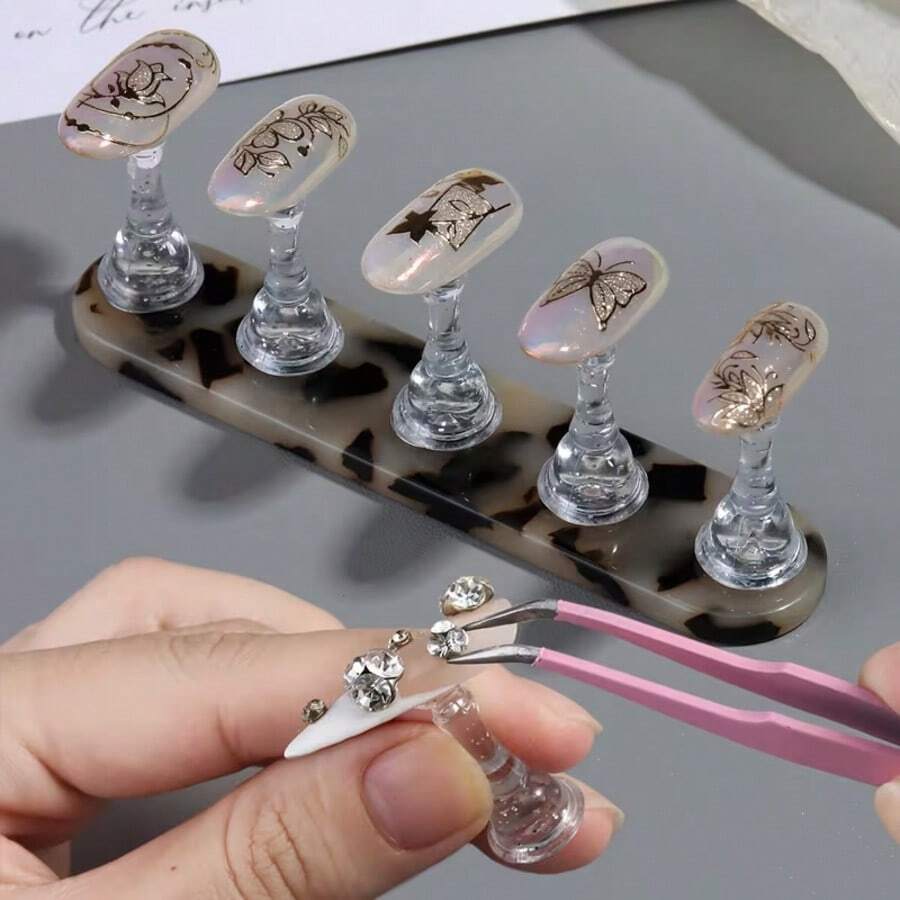 Giá đỡ thực hành làm móng acrylic, giá trưng bày hình bàn cờ, giá trưng bày móng nghệ thuật họa tiết mai rùa, trạm đào tạo làm móng. Họa tiết da báo, giá trưng bày móng nghệ thuật từ tính bằng acrylic với 5 giá đỡ và 1 đế, thích hợp để thực hành và trưng bày móng giả, tuyệt vời cho các salon và nhà cung cấp dịch vụ làm móng, lý tưởng cho người mới bắt đầu. - Nhiều màu - Xem 1