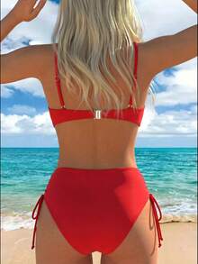 Set Bikini Wanita Musim Panas Motif Bunga Seluruh Permukaan dengan Tali Bahu Tipis, 2 Potongan, Warna Merah untuk Liburan. - Merah - View 2