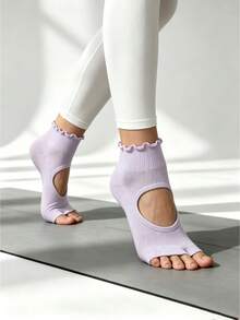 1 Pair Candy Color Toeless Yoga Socks With Grips, Perforated Design, Fashionable & Comfortable For Sports - Lilac Purple - View 5