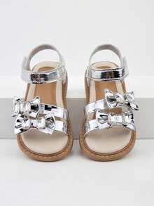 3-12 Years Old Girls' Silver Princess Sandals. Matte Leather Material, Double Rhinestone Bow Decor. Hook And Loop Strap For Easy On/Off. Round Toe Soft Heel. Suitable For Family Outings And Summer Wear! All-Season Princess Shoes! - Silver - View 1