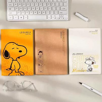  1 Sổ tay da Snoopy A5 ngẫu nhiên, Sổ nhật ký đơn giản, sáng tạo dành cho học sinh, Sổ ghi chép bỏ túi tiện dụng. Sổ tay bìa cứng bằng da PU cỡ A5 này có thiết kế Snoopy cổ điển và dễ thương, phù hợp để ghi chú cuộc họp văn phòng, sử dụng hàng ngày ở trường và làm quà tặng.