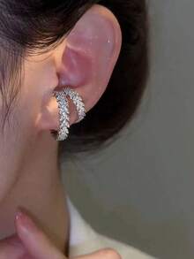 1 chiếc khuyên tai kẹp bằng đồng cao cấp, sang trọng, đính đá Zirconia toàn bộ, thiết kế hình lá, thích hợp cho nữ giới đeo hàng ngày, dự tiệc, cưới hỏi, lễ hội. - Bạc - Xem 4
