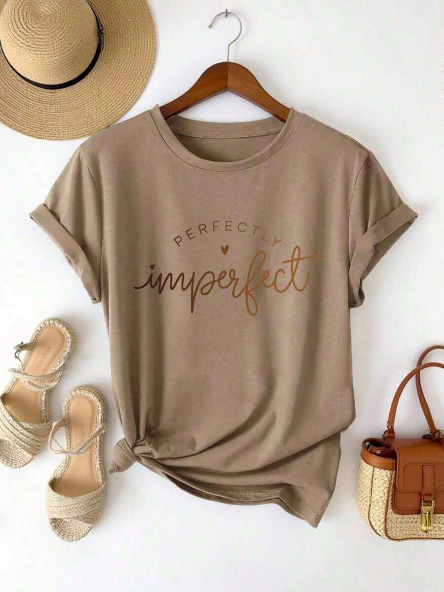100% Cotton, Perfectly Imperfect, Women's White Crew Neck T-Shirt With Simple Letter Print For Summer, Comfortable And Breathable Cotton Fabric, Versatile Casual Style, Fashionable T-Shirt, Beautiful T-Shirt, Gift For Brothers, Gift For Sisters, Gift For Mom, Mother's Day Gift, Casual Fashion T-Shirt For Dates. - 粉色 - 查看 1