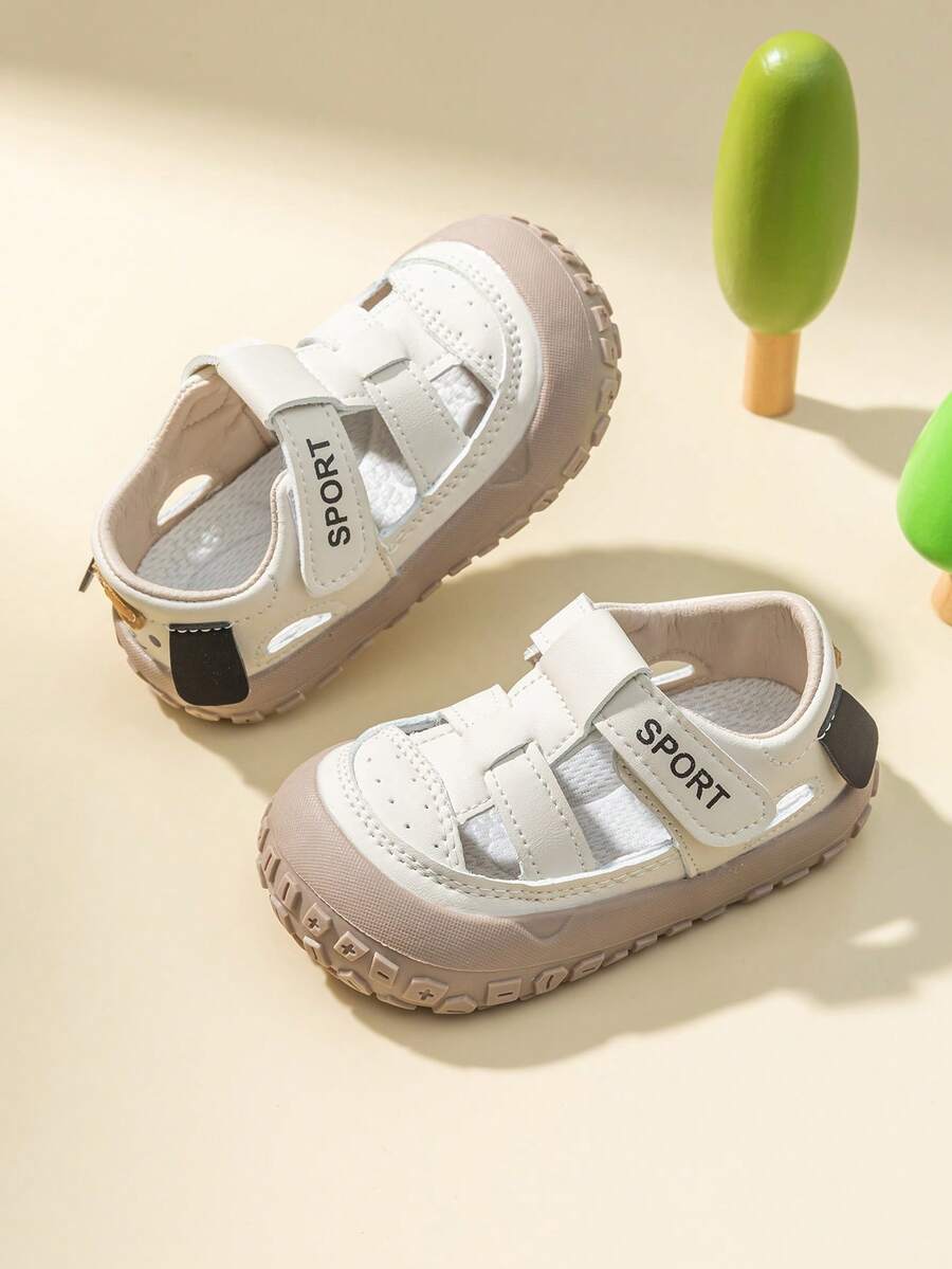 幼儿及儿童时尚简约运动凉鞋,PU户外休闲防滑拖鞋,适合春夏穿着,可用于度假、街头、居家、海滩等场合。 - 白色 - 查看 1