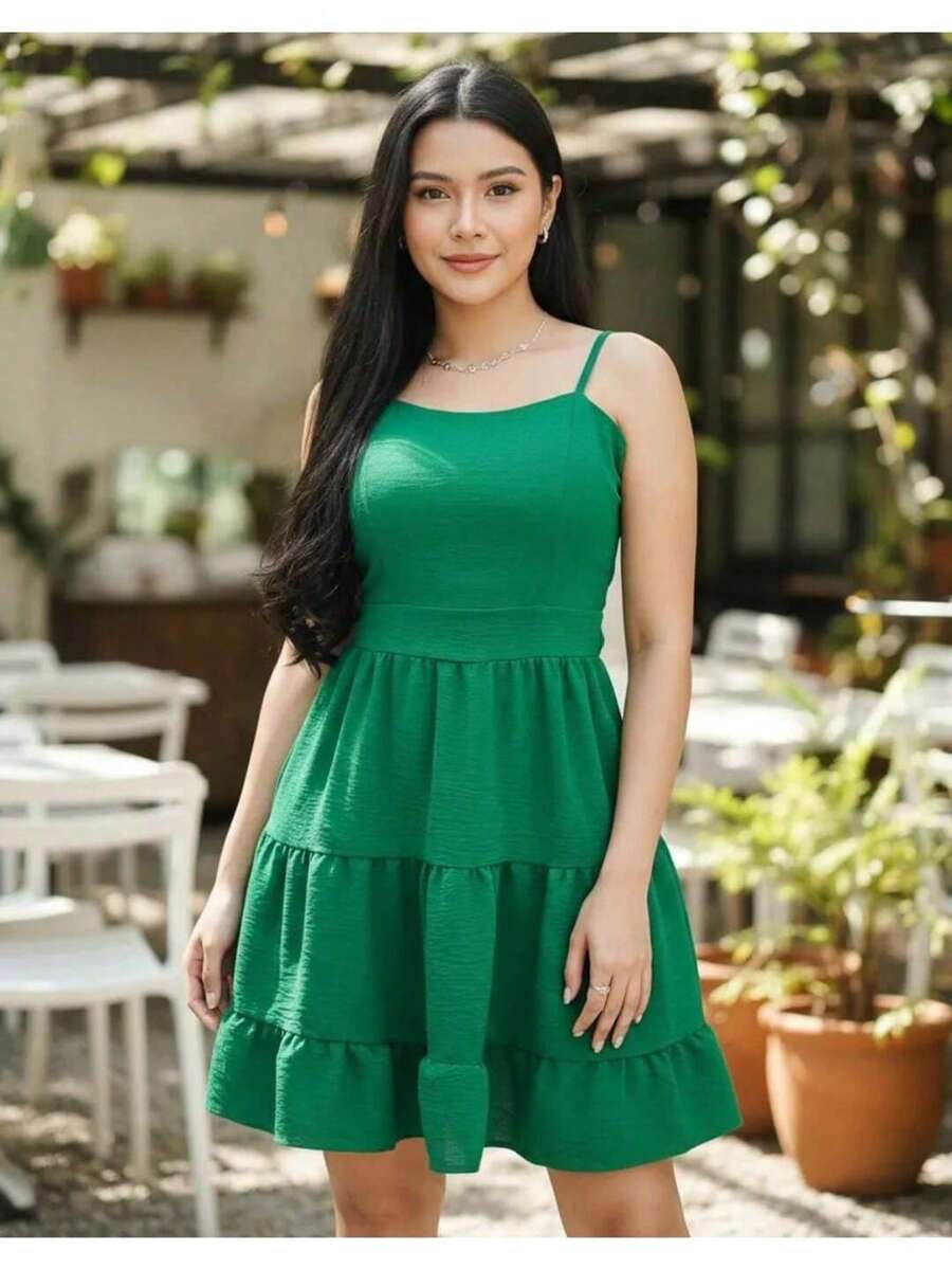 Short Dress With Built-In Bra And Thin Straps, Tie At The Back / Loose Dress In Duna Fabric - 綠色 - 查看 1