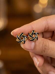 1 par de pendientes de espiral esmaltados retro, pendientes de diseño geométrico retorcido único, pendientes elegantes y versátiles para el transporte para mujeres - Negro - Ver 1