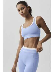 Alo Yoga Airbrush Better Together Bra | High-Performance Sculpting Fabric | Strategic Panelled Design | Medium Support Luxury Sports Bra | Iconic Studio-To-Street Essential - 淺藍色 - 查看 4