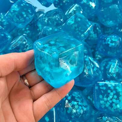 1 món đồ chơi bóp mềm hình bông tuyết mùa hè mát mẻ, giảm căng thẳng, làm từ chất liệu gel mềm dẻo, trong suốt và giống thật.