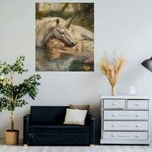 1 pieza de Arte en Lienzo con Marco para Pared - Encantador Unicornio Blanco y Princesa Durmiente en el Agua, Impresión de Arte Fantástico Vibrante con Marco Envoltorio, Decoración de Lona Premium para Dormitorio, Sala de Estar, Guardería, Oficina, Decoración de Habitación de Unicornios, Plano 2D - Enmarcado - Ver 5