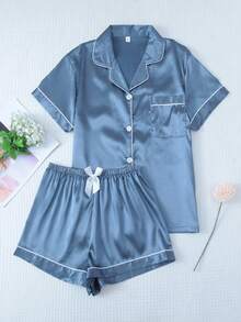 Bộ đồ ngủ 2 món bằng vải satin trơn, cỡ lớn, gồm áo polo tay ngắn cổ bẻ và quần short thắt nơ, thích hợp mặc nhà mùa hè. - Màu xanh bụi bặm - Xem 1