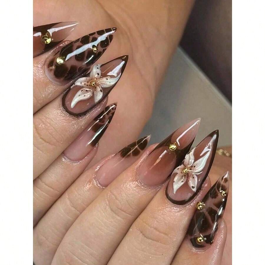 Handmade 3D Floral Press On Nails, Aura Gradient Pointed False Nails, Mulled Coffee Brown Autumn Winter Nail Art, Vintage Warm Seasonal Manicure, Handcrafted 3D Flower Embossed Detail, Soft Aura Shading Texture, Fall Winter Earthy Tones, Full Coverage Reusable Pointed Artificial Nail Tips, Removable Wearable Design, Easy At-Home DIY Manicure, Long-Lasting Daily Wear, Lightweight Skin-Friendly Structure, Elegant Coffee Brown Neutral Shades, Cozy Autumn Winter Aesthetic, Essential Nail Supplies For Women & Teen Girls, Great For Daily Wear, Dates, Parties, Holiday Gatherings And Cold Weather Events, Salon Quality Handcrafted Nail Accessories, Chic 3D Floral Accents, Moody Fall Winter Statement Nails For Everyday Styling - màu nâu - Xem 1