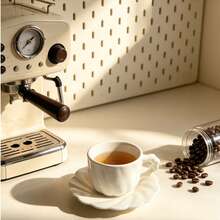 Bộ 6 tách và đĩa cà phê kiểu INS màu trắng tinh khiết, họa tiết dập nổi, thích hợp cho espresso, latte, trà chiều, bao gồm tách và đĩa, tách trà, tách trà sáng tạo, bộ tách thủy tinh kèm khay, tách cà phê, tách thủy tinh dùng trong nhà hàng và gia đình, tách trà, quà tặng độc đáo, quà tặng màu hồng, quà tặng cho nữ, quà tặng ngày lễ, quà tặng tuyệt vời. - Nhiều màu - Xem 3