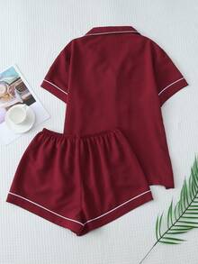 Bộ đồ ngủ mùa hè cỡ lớn dành cho nữ, gồm 2 món: áo tay ngắn cài cúc, cổ áo tương phản, túi, thêu hình trái tim và quần short có nơ, thích hợp mặc ở nhà. - Màu Đỏ Sâu - Xem 2