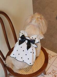 春夏宠物服装及用品，适合泰迪犬、比熊犬、博美犬等犬猫。特色包括可爱的爱心主题狗狗服装。 - 黑與白 - 查看 8