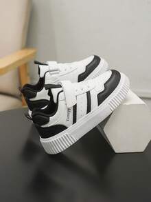 Kids' Fashion Striped Patchwork Contrast Color Letter Print Skate Shoes, Hook And Loop Design For Easy On/Off, Suitable For Outdoor Travel Sports, Cute Casual Sneakers For School, Black & White - Black and White - View 4