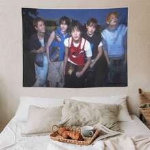 KOOP CORTI-S Character Printed Tapestry, Fashionable, Lightweight, And Durable Polyester Wall Decoration, Multi Functional Bedroom And Living Room Wall Art, Suitable For Indoor And Outdoor Decoration, Ideal Gift For Teenage Fans, Comes With Free Installation Package - 1PC - 查看 7