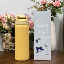 Botella de agua de acero inoxidable de 24 onzas/32 onzas con pajita para deportes, viajes y escuela. Botella de agua deportiva que mantiene el agua caliente durante talla grande de 24 horas, sellable, portátil, con tapa abatible, ideal para bebidas calientes y frías, café y bebidas congeladas - Amarillo - Ver 2