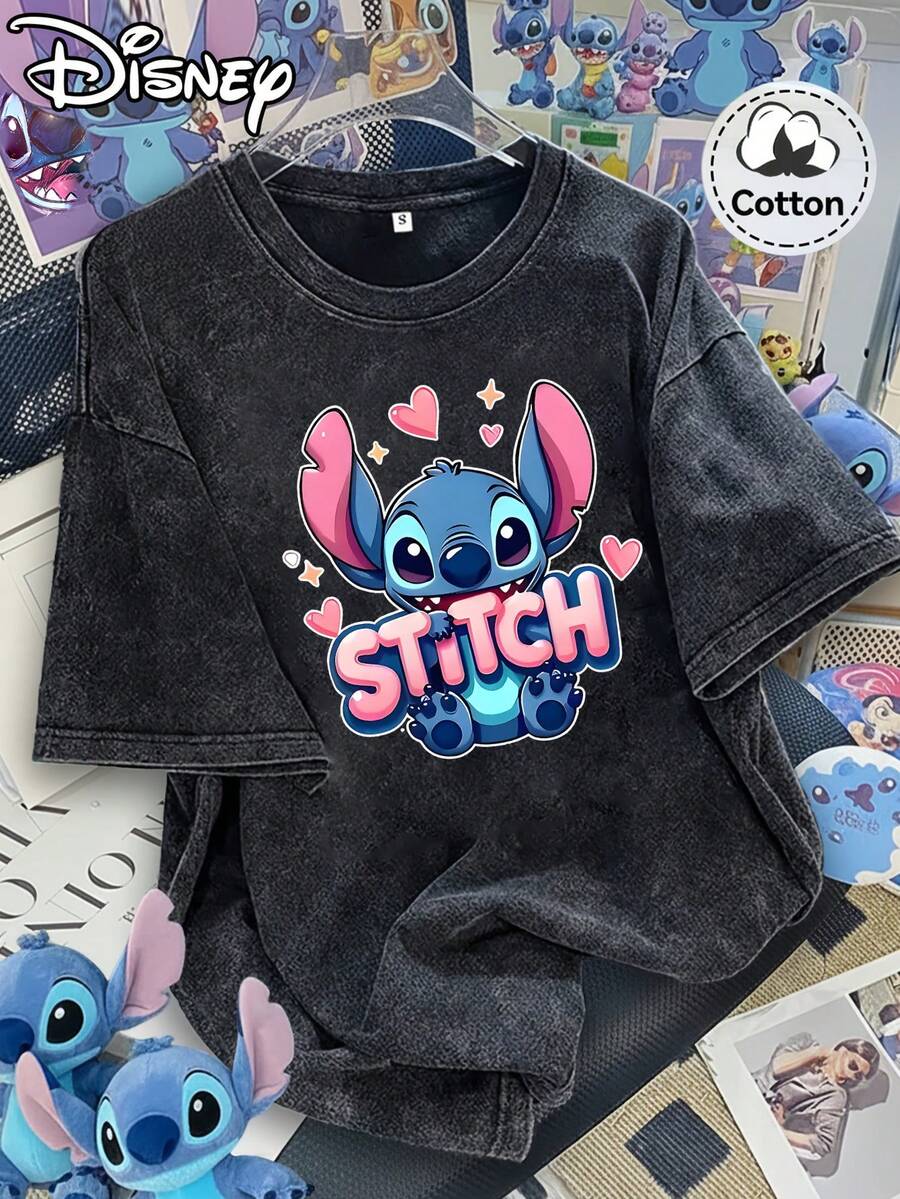 Disney Stitch Cute Sitting Pose With Pink Hearts, Sparkling Stars & Bubbly Pink-Blue Gradient "STITCH" Text Print Vintage Washed Cotton T-Shirt - màu đen - Xem 1