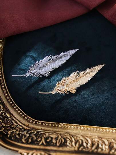 1 PC Metal Feather Brooch, Leaf-Shaped Corsage, Exclusive And High-End Alloy Pin For Preventing Peeking, Scarf Clasp For Suits And Gowns, Perfect Gift For Friends