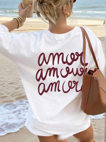 Camiseta de manga corta casual para mujer, burdeos vintage con estampado de letra "Amore" manuscrita, hombros caídos con ajuste relajado, estilo francés desenfadado, versátil para uso diario, streetwear, citas, campus y transporte, nuevo estilo lindo y cool Y2K para primavera/verano